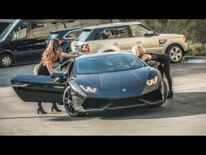 Όταν αντί για ένα απλό Uber ταξί σου έρχεται Lamborghini!!